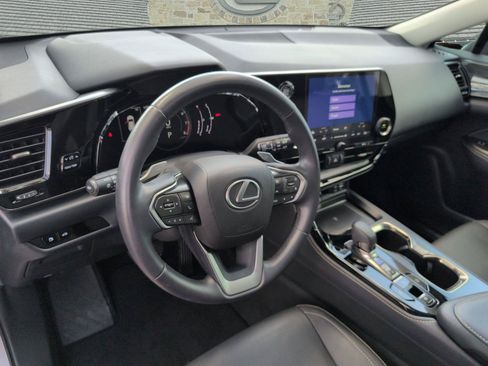 Certified 2025 Lexus NX 250 FWD w/ Accessory Package (Z1) image 6