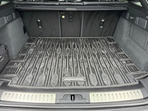 Certified 2026 Land Rover Range Rover Velar Dynamic SE image 34