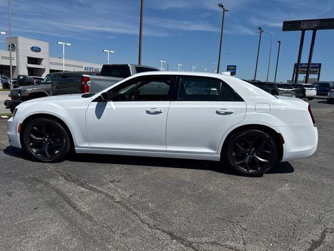 Used 2022 Chrysler 300 Touring w/ Sport Appearance Package RWD image 3