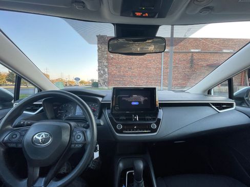 Used 2025 Toyota Corolla LE image 32