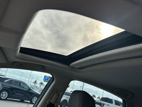 Used 2019 Honda Civic EX-L image 9