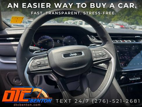 Used 2025 Jeep Grand Cherokee Altitude AWD/4WD image 12