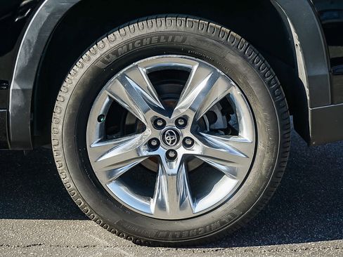 Used 2017 Toyota Highlander Limited image 10