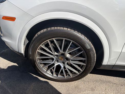 Used 2023 Porsche Cayenne Coupe image 13