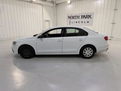 Used 2015 Volkswagen Jetta S image 2