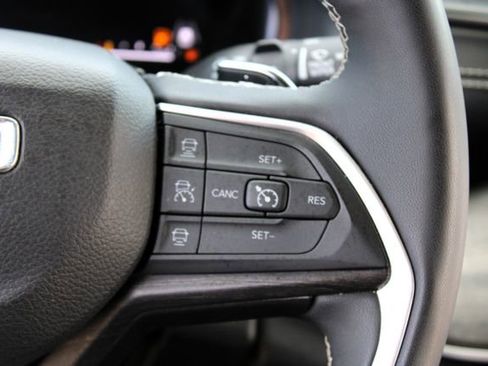 Used 2024 Jeep Grand Cherokee L Limited w/ Luxury Tech Group II AWD/4WD image 23