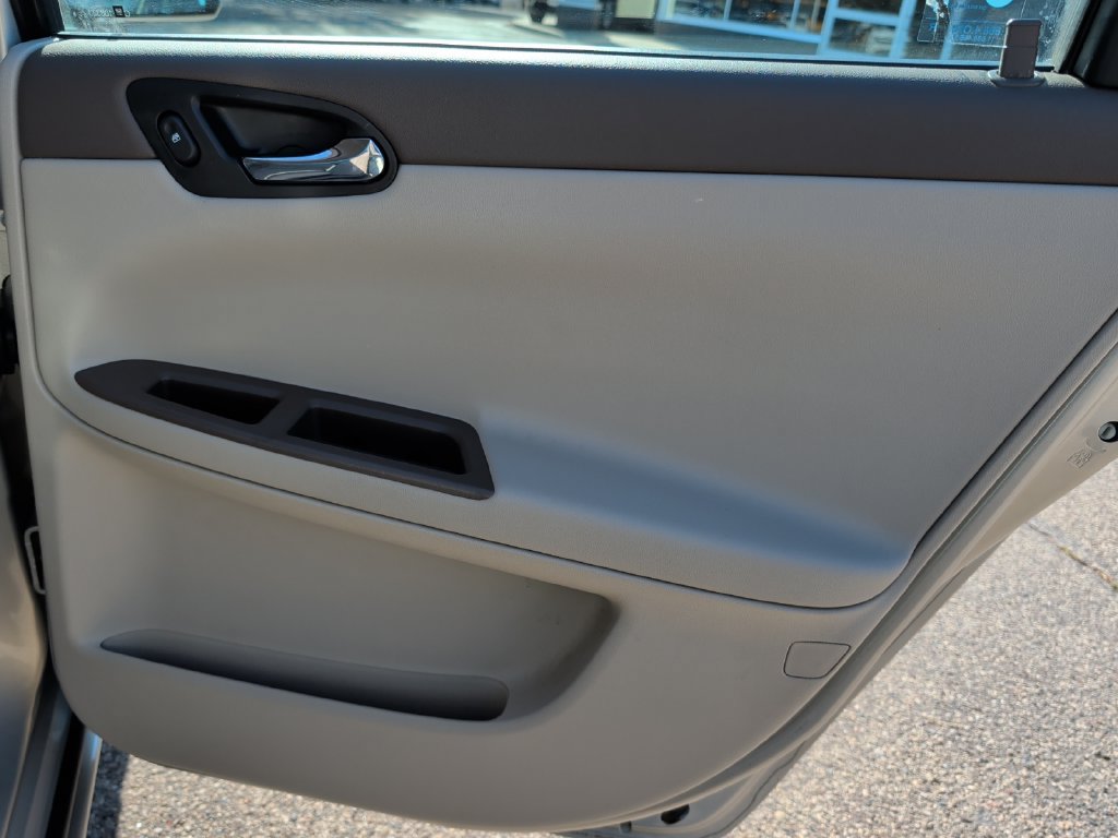 Used 2008 Chevrolet Impala LT FWD image 34