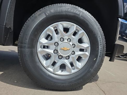 Used 2022 Chevrolet Silverado 2500 LT w/ Convenience Package AWD/4WD image 8