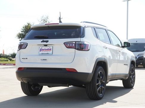 New 2026 Jeep Compass Latitude image 9