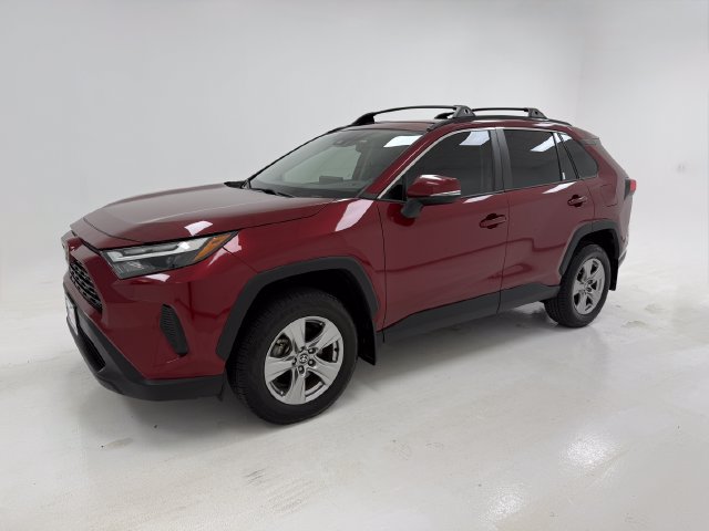 Used 2022 Toyota RAV4 XLE w/ Convenience Package FWD image 5