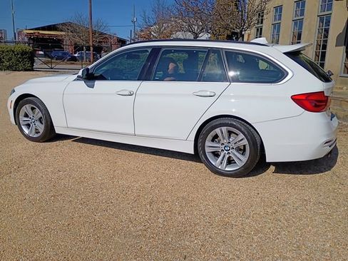 Used 2017 BMW 330i xDrive Wagon image 9