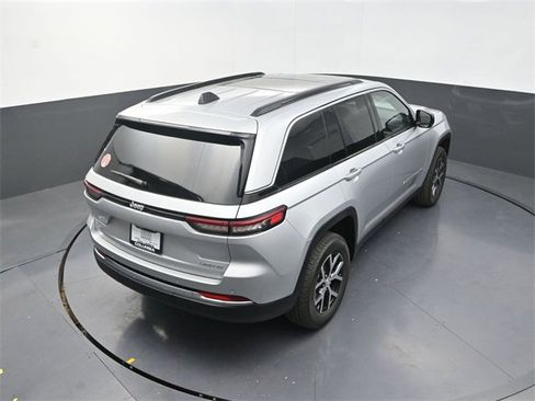 New 2025 Jeep Grand Cherokee Limited image 15