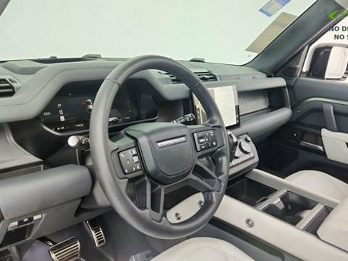 Used 2025 Land Rover Defender 110 X image 18
