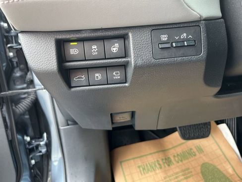 Used 2019 Toyota Avalon Limited w/ Advanced Safety Package image 16