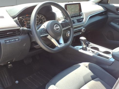 Used 2024 Nissan Altima 2.5 SV FWD image 9