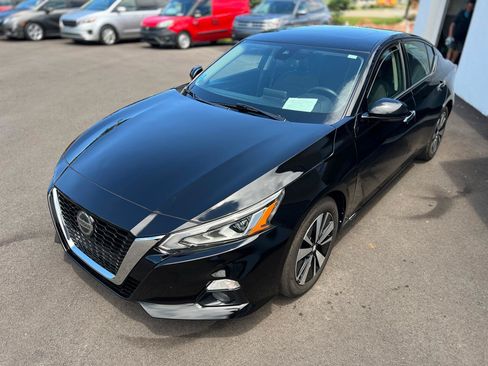 Used 2020 Nissan Altima 2.5 SV FWD image 2