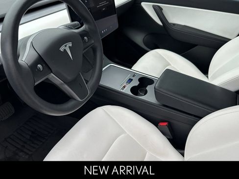 Used 2021 Tesla Model Y Long Range image 10