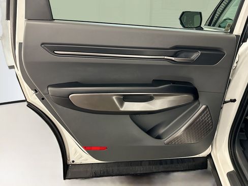 Used 2024 Kia EV9 Wind image 28