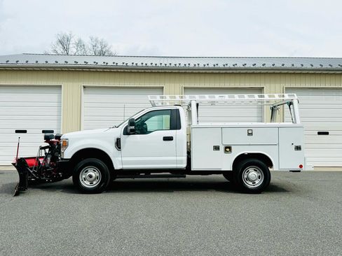 Used 2022 Ford F250 XL w/ Power Equipment Group image 2