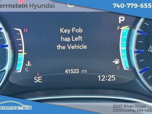 Used 2023 Chrysler Pacifica Limited w/ S Appearance Package image 7