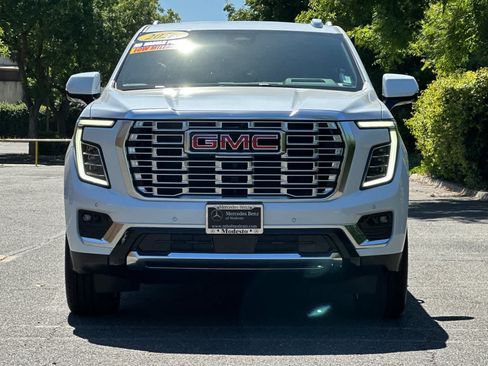 Used 2026 GMC Yukon XL Denali w/ Sun & Power Step Package AWD/4WD image 8
