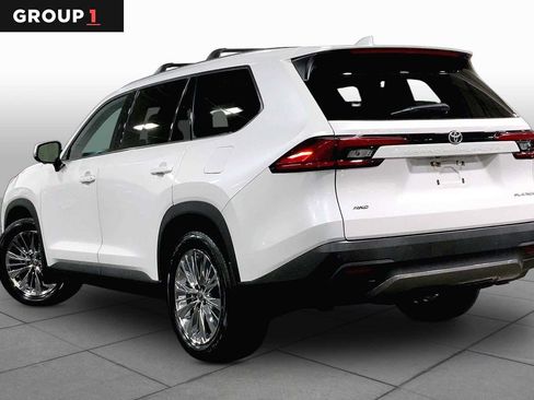 Certified 2024 Toyota Grand Highlander AWD image 12