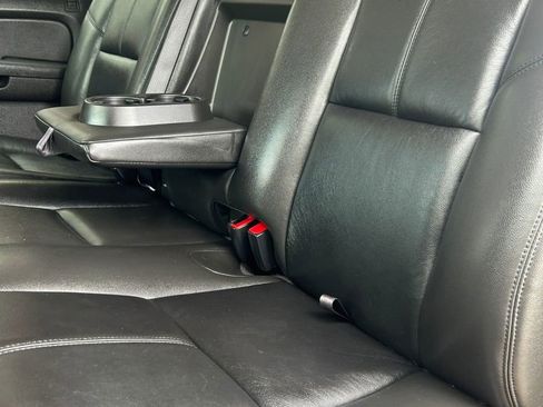 Used 2013 Chevrolet Avalanche LT image 35