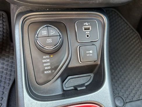 Used 2020 Jeep Compass Trailhawk image 19