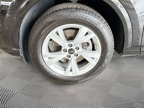 Certified 2025 Audi Q5 Premium w/ Convenience Package AWD/4WD image 32