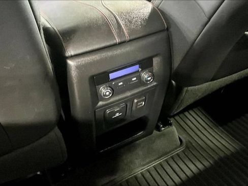 Used 2023 Chevrolet Traverse RS FWD image 10
