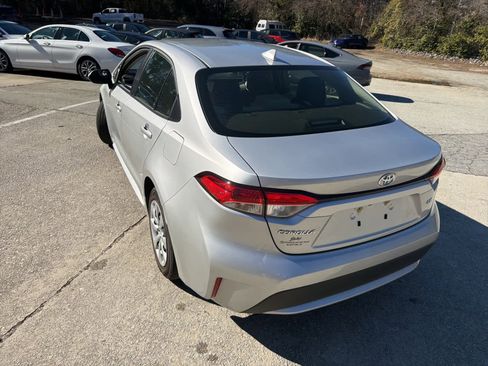 Used 2020 Toyota Corolla LE image 8