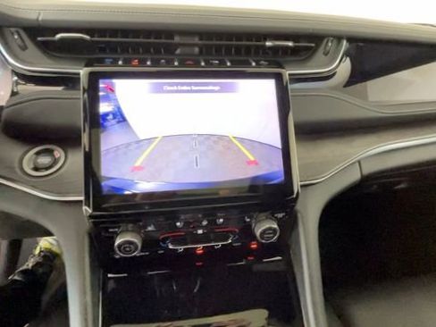 Used 2023 Jeep Grand Cherokee Overland w/ Luxury Tech Group IV AWD/4WD image 31