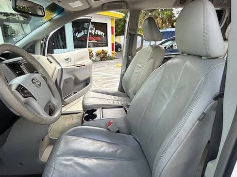 Used 2011 Toyota Sienna XLE image 10