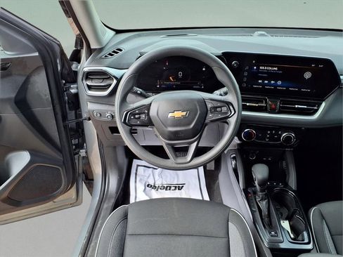 Used 2025 Chevrolet TrailBlazer LT FWD image 9