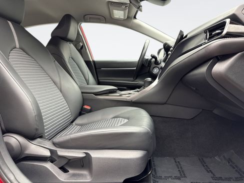 Used 2024 Toyota Camry SE image 16