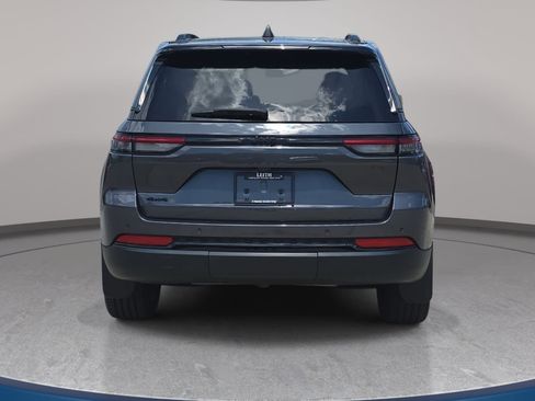 Used 2023 Jeep Grand Cherokee Altitude AWD/4WD image 7