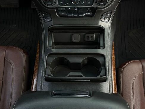 Used 2019 Chevrolet Suburban Premier w/ Premier Plus Edition AWD/4WD image 31