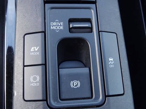 Used 2024 Toyota Prius LE image 17