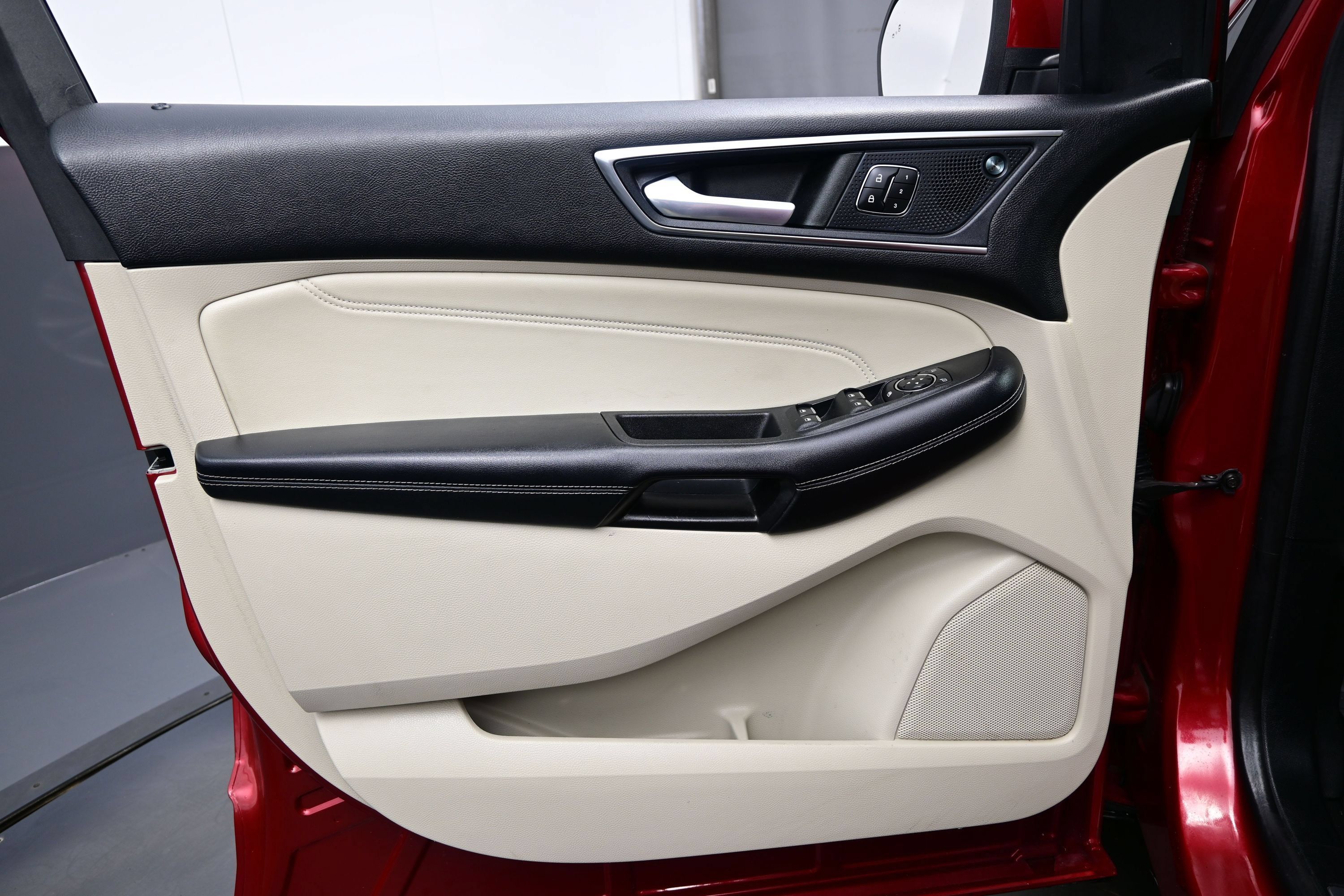 Used 2022 Ford Edge Titanium AWD/4WD image 9