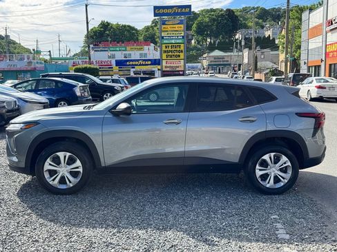 Used 2024 Chevrolet Trax LS w/ Driver Confidence Package FWD image 4