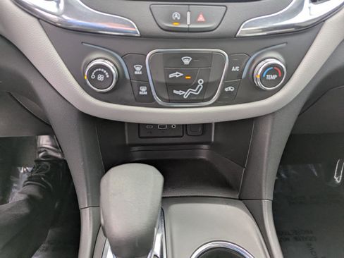 Used 2023 Chevrolet Equinox LS w/ LS Convenience Package image 16