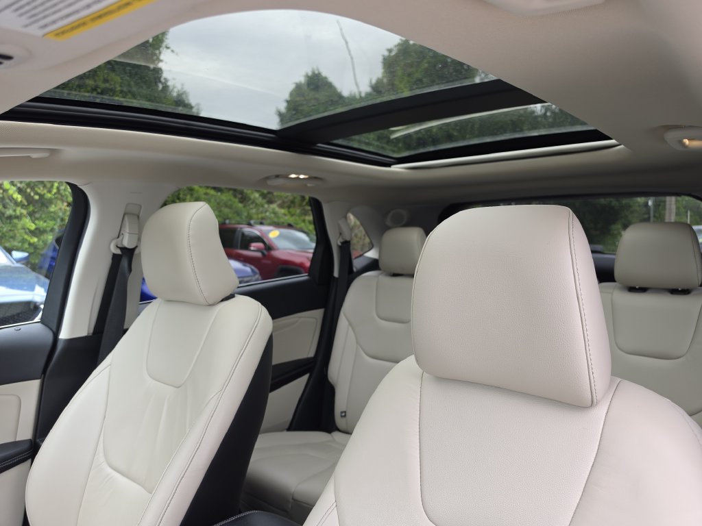 Used 2022 Ford Edge Titanium AWD/4WD image 21