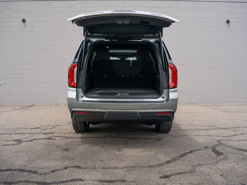 Used 2023 GMC Yukon XL SLT w/ SLT Premium Package AWD/4WD image 14