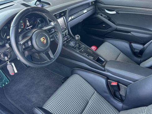 Certified 2016 Porsche 911 R RWD image 4