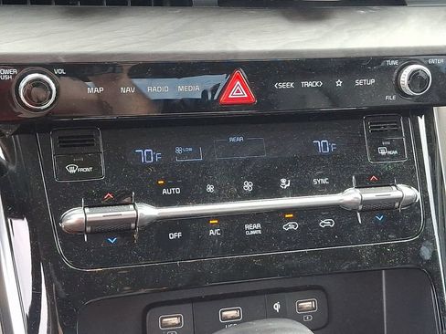 Certified 2023 Kia Carnival SX FWD image 16
