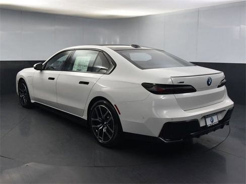 New 2024 BMW 750e xDrive w/ Executive Package image 8