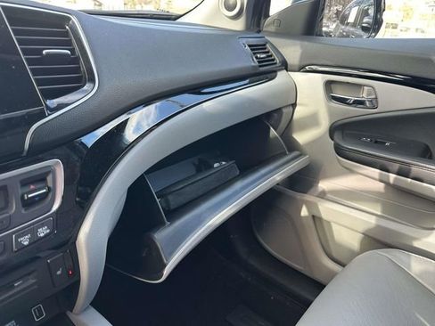 Certified 2022 Honda Pilot Touring image 18