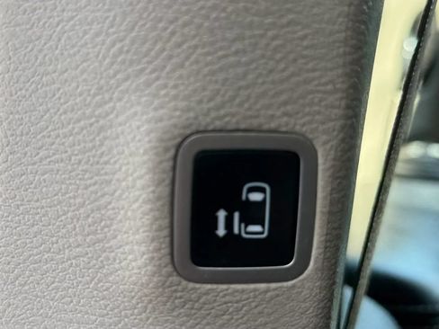 Used 2022 Chrysler Pacifica Touring-L FWD image 27