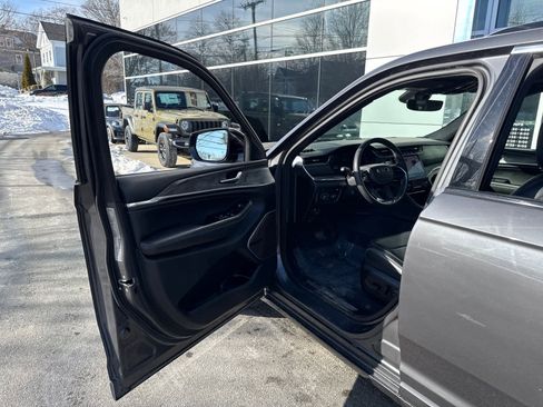 Used 2023 Jeep Grand Cherokee Overland w/ MOPAR Finishing Package image 11