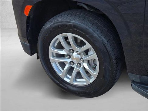 Used 2023 Chevrolet Suburban LT image 24